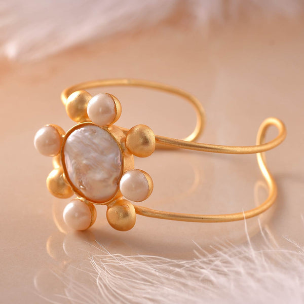 Vogish Coin Shaped Pearl Bracelet