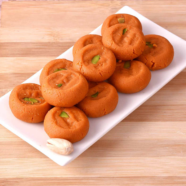 Marvelous Holi Combo Of Kesar Peda With Cashewnuts And Fragrant Silk Gulal