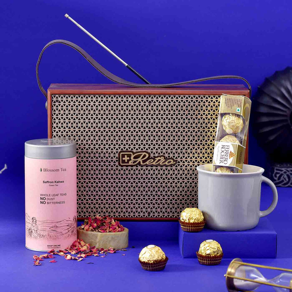 Retro tea set hamper