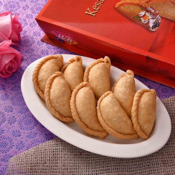 Special Dry Gujiya & Set of 4 Dark Silk Fragrant Gulal