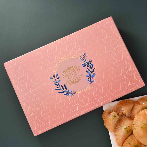 Mouthwatering Turkish Gujiya With Holi Special Fragrant Silk Gulal