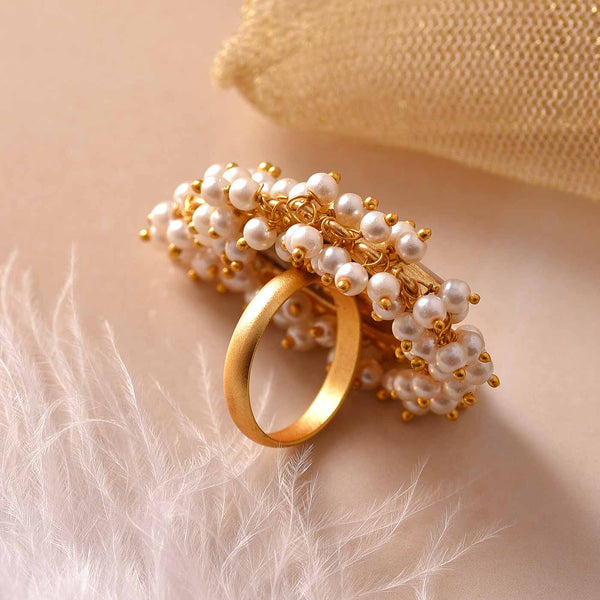 Fashionable Cabachon Round Bead Ring