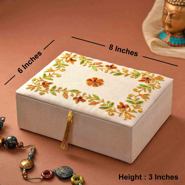 Karwachauth Combo of Zari Jewellery Box & Pistachios