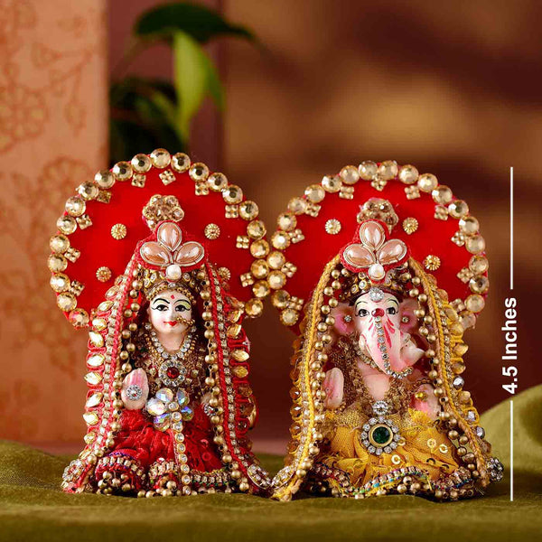 Beautiful Ganesh Lakshmi Idol With Kaju Katli & Namakpara