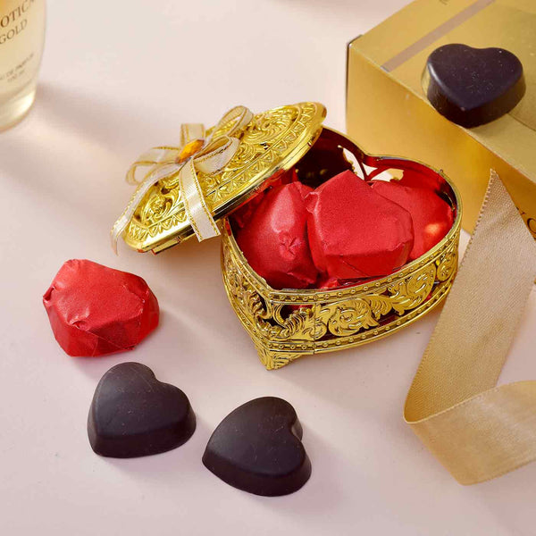 Attractive Valentine Hamper With Perfume & Chocolate